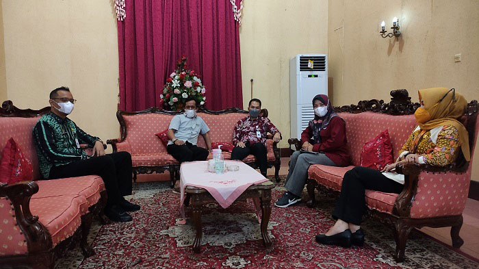 Pemkab Kudus Bangun Sinergitas dengan Lingkar Media Group 25 BERSINERGI: Jajaran Pimpinan Lingkar Media Group saat audiensi bersama Pemkab Kudus, Rabu (12/1). (Nisa Hafizhotus Syarifa/Lingkarjateng.id)