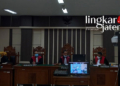 SIDANG: Suasana persidangan di Pengadilan Tipikor Semarang mengenai kasus dugaan korupsi Bupati Banjarnegara yang dilakukan secara daring, Selasa (25/1). (Adhik Kurniawan/Lingkarjateng.id)