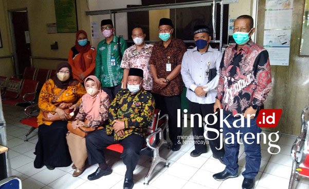 Sistem BPJS Error, Pasien Puskesmas Margorejo-Pati Kesulitan Dirujuk 25 BPJS ERROR: Anggota Komisi D DPRD Kabupaten Pati melakukan kunjungan ke Puskesmas Margorejo Pati, Kamis (20/1).