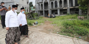 BLUSUKAN: Wakil Gubernur Jawa Tengah Taj Yasin Maimoen saat blusukan mengurai kendala vaksinasi yang ada di Kabupaten Tegal. (Dok Humas Jateng/Lingkarjateng.id)