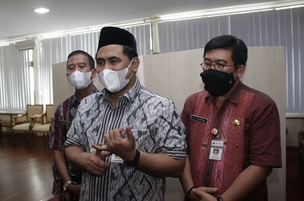 Taj Yasin Dorong Rumah Pemotongan Hewan Punya Nomor Kontrol Veteriner 25 Wakil Gubernur Jawa Tengah, Taj Yasin Maimoen saat menjelaskan di hadapan awak media. (Istimewa/Lingkarjateng.id)
