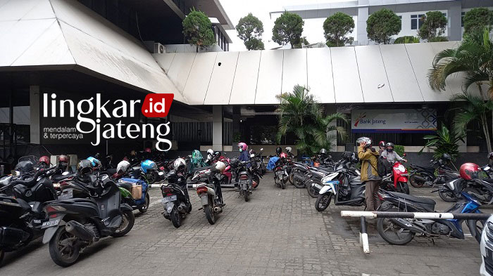 ILUSTRASI: Salah satu tempat parkir di Kota Semarang. (Dinda Rahmasari/Lingkarjateng.id)