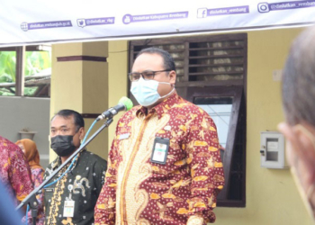 PENGARAHAN: Wakil Bupati Rembang Mochammad Hanies Cholil Barro’ saat memberikan pengarahan kepada jajaran Dinlutkan Rembang, baru-baru ini. (R. Teguh Wibowo/Lingkarjateng.id)