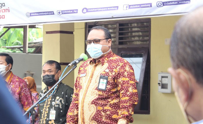 Dinlutkan Rembang Diharapkan Jadi Lokomotif Pemulihan Ekonomi 25 PENGARAHAN: Wakil Bupati Rembang Mochammad Hanies Cholil Barro’ saat memberikan pengarahan kepada jajaran Dinlutkan Rembang, baru-baru ini. (R. Teguh Wibowo/Lingkarjateng.id)