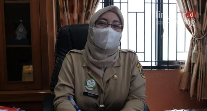 MENJELASKAN: Kepala Dinas Kesehatan Kabupaten Pati, Aviani Tritanti Venusia saat memberikan keterangan di kantornya, Selasa (8/2).