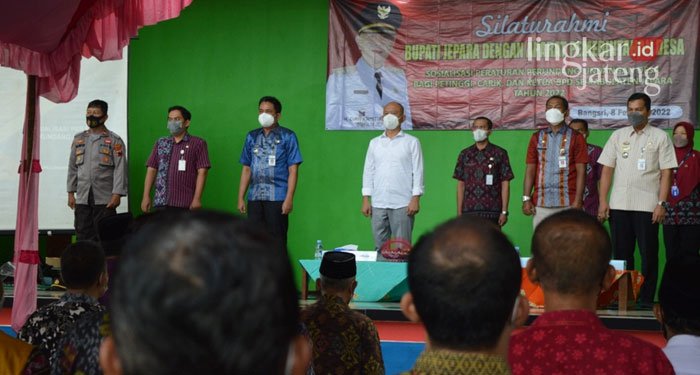TERTIB: Sosialisasi Peraturan Perundang-undangan Desa di Taman Sumendung Desa Bangsri, Kabupaten Jepara, Selasa (8/2).