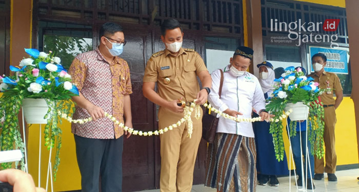 Rata-Rata Lama Sekolah di Kabupaten Kendal hanya 7,6 Tahun 25 PENDIDIKAN: Bupati Kendal, Dico M Ganinduto meresmikan perpustakaan SMPN 2 Pageruyung.