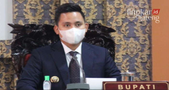 MENYAMPAIKAN: Bupati Kendal, Dico M Ganinduto meminta OPD dan Kepala Desa untuk berkolaborasi.