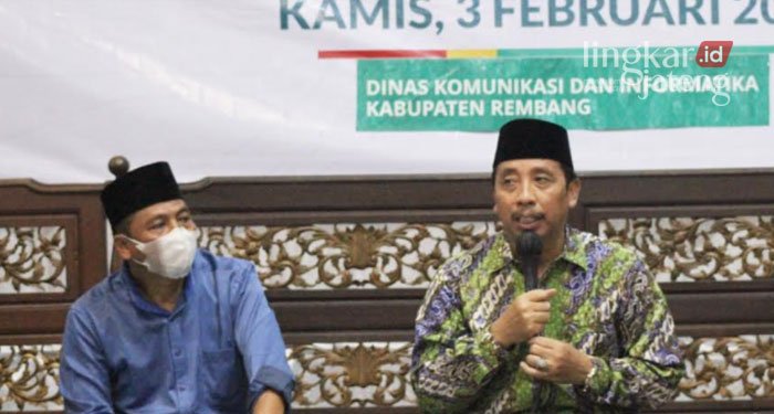 Tahun Ini, Pemkab Rembang Fokus Pelebaran Jalan 25 MENJELASKAN: Bupati Rembang, Abdul Hafidz saat memberikan keterangan.