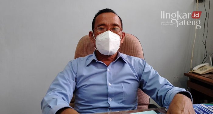 MENJELASKAN: Direktur Utama PDAM Tirta Bening Kabupaten Pati, Bambang Soemantri, Selasa (8/2).