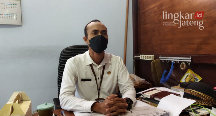 Ratusan Menara Telekomunikasi di Pati Belum Bayar Pajak pada Pemerintah 25 Kabid Pajak Bumi Bangunan (PBB) Perdesaan dan Perkotaan (P2) BPKAD Kabupaten Pati, Udhi Harsilo Nugroho saat ditemui di ruang kerjanya.