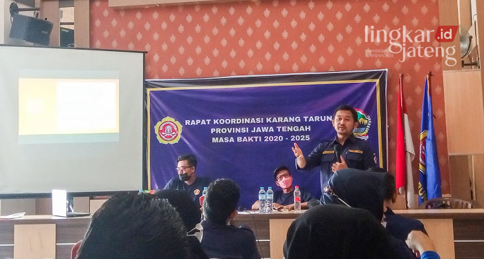 Wakil Ketua Bidang Hubungan Antar Lembaga Karang Taruna Jateng, Prayogo Nugroho saat menyampaikan sambutan dalam rapat.
