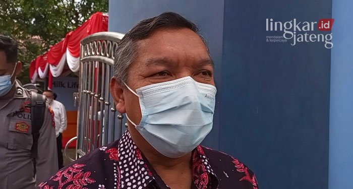 MENJELASKAN: Kepala DKK Rembang, dr Ali Syofi’I menyampaikan terkait penerima bantuan iuran yang dinonaktifkan.
