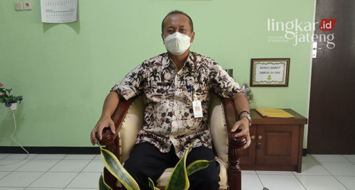 Dinas Lingkungan Hidup Pati Miliki 2 Bidang Baru 25 MENJELASKAN: Kepala DLH memaparkan tentang 2 bidang baru yang bergabung dengan pihaknya saat ditemui di ruangannya, Kamis (10/2).