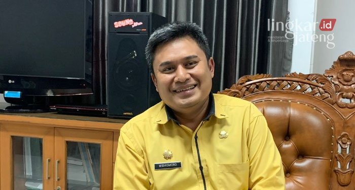 MENJELASKAN: Kepala Dinas Penanaman Modal dan Pelayanan Terpadu Satu Pintu (DPMPTSP) Kendal, Anang Widiasmoro saat memberikan keterangan soal investasi di Kendal.