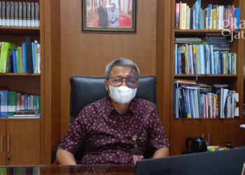MENJELASKAN: Ketua PGRI Jawa Tengah, Muhdi saat menjelaskan langkah Mendikbudristek dalam penerapan Kurikulum Merdeka.