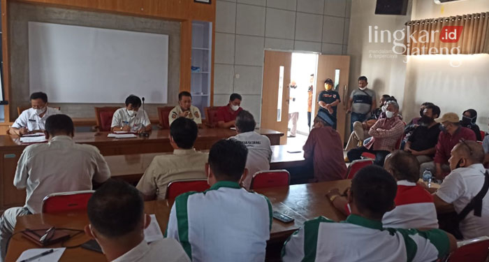 KOORDINASI: Rapat koordinasi yang diadakan oleh Dinas Perdagangan dengan mengundang Satpol PP dan perwakilan kelompok pedagang Pasar Johar.