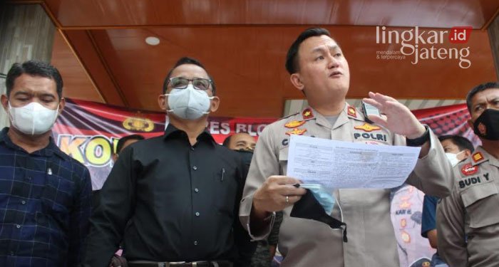 KONFERENSI PERS: Polres Blora memberikan keterangan terkait kasus Perades, Minggu (6/2).