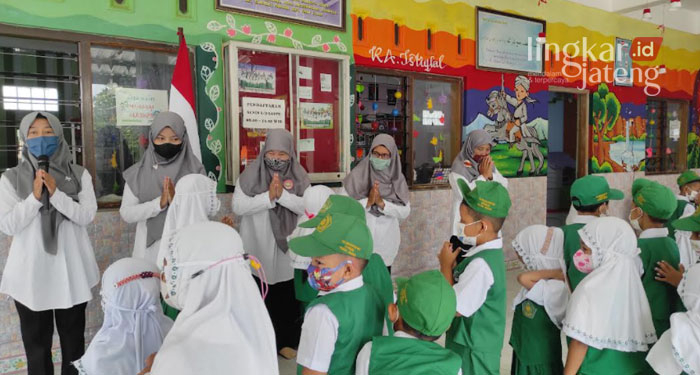Kasus Covid-19 Melonjak, DPRD Pati Dukung Pemkab Hentikan PTM 25 PENDIDIKAN: Proses kegiatan pembelajaran di sekolah. (Falaasifah/Lingkarjateng.id)