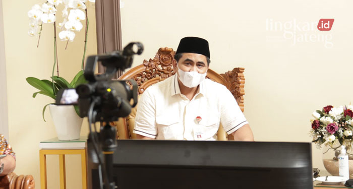 RAPAT: Wakil Gubenur Jawa Tengah, Taj Yasin Maimoen, saat Rapat Virtual Penanganan Covid-19 dengan Menteri Koordinator Bidang Maritim dan Investasi, Luhut Binsar Pandjaitan.