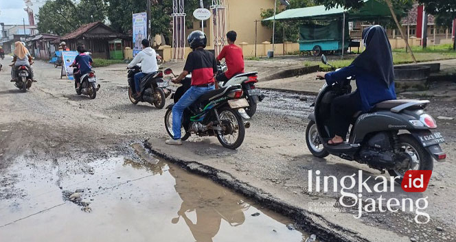 Jalan rusak jepara