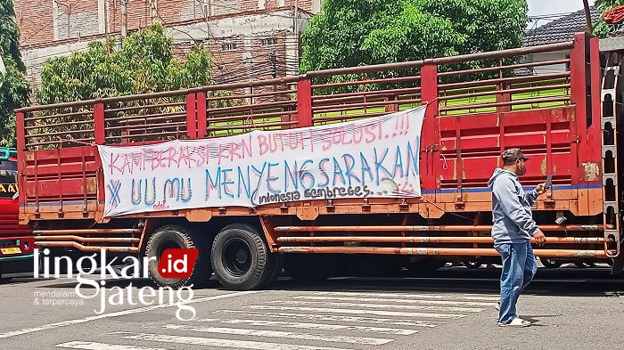Ratusan Sopir Truk Demo di Kudus, Protes Kebijakan ODOL 25 sopir truk demo
