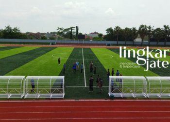 LAPANGAN: Penampakan stadion Joyo Kusumo Pati bagian dalam yang baru direnovasi, belum lama ini. (Istimewa/Lingkarjateng.id)