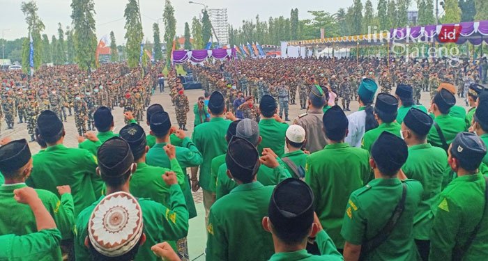 Bela Gus Yaqut, Ribuan Banser Kendal Gelar Apel Pasukan 25 PENUH SEMANGAT: Sebanyak 2.022 anggota Satkorcab Banser Kendal mengadakan apel sebagai upaya pembelaan pernyataan Gus Yaqut mengenai polemik pengeras suara masjid. (Unggul Priambodo/Lingkarjateng.id)