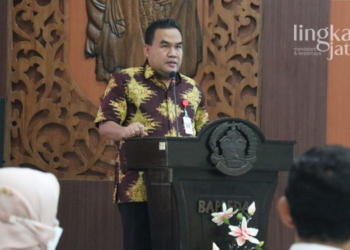 MENYAMPAIKAN: Bupati Blora membuka pelaksanaan Musyawarah Perencanaan Pembangunan (Musrenbang) tahun 2022 di Aula Bappeda, Rabu (30/3). (Istimewa/Lingkarjateng.id)
