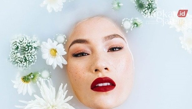Awas!-Kebiasaan-Sepele-Ini-Bisa-Mempercepat-Penuaan-pada-Kulit-Wajah