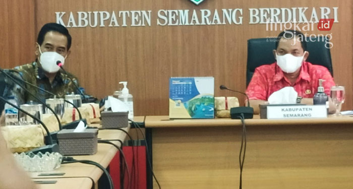 AUDIENSI: Bupati Semarang, H Ngesti Nugraha saat audiensi dengan Direktur Pembinaan Peran serta Masyarakat KPK RI, Kumbul Kusdwidjanto Sudjadi di Ungaran, Selasa (8/3) sore. (Dok. Humas Kabupaten Semarang/Lingkarjateng.id)
