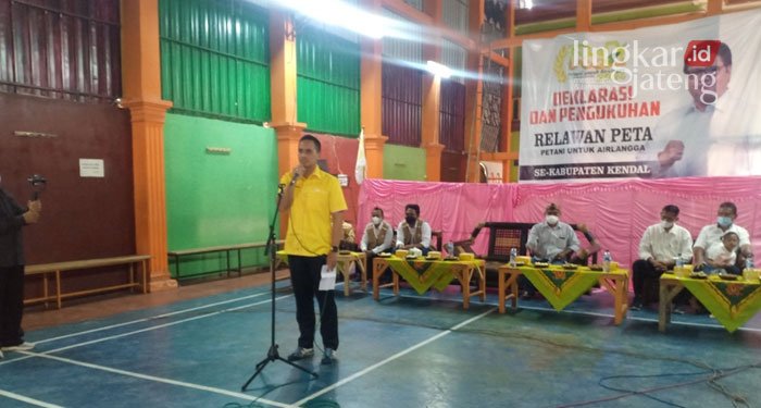 MENDEKLARASIKAN: Deklarasi PETA Kendal untuk Airlangga Hartarto di Kecamatan Pegandon yang diikuti relawan petani. (Unggul Priambodo/Lingkarjateng.id)