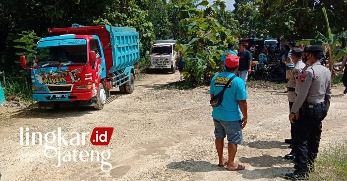 Puluhan Sopir Truk Demo, Larang Tronton Lewati Jalan Pati Selatan