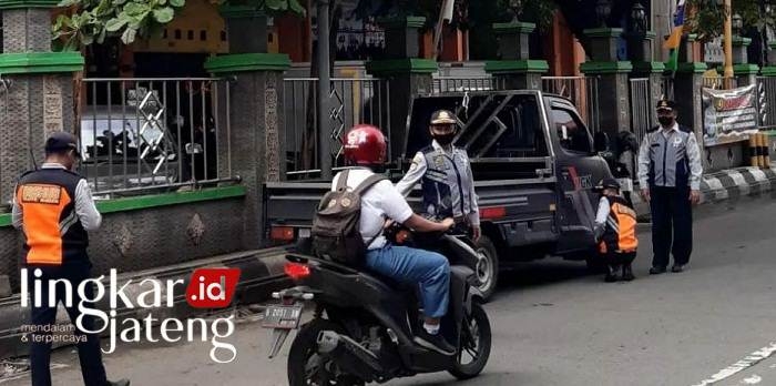 Dishub Demak Bakal Tindak Tegas Parkir Sembarangan 25 Dishub Gembosi Ban