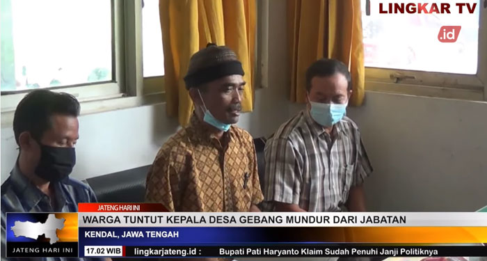 AUDIENSI: Puluhan warga Desa Gebang, Kecamatan Gemuh, Kabupaten Kendal menggeruduk Kantor Kecamatan Gemuh, Selasa (29/03). (Tangkapan layar Lingkar TV/Lingkarjateng.id)