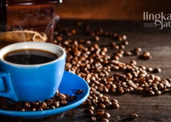 ILUSTRASI: Kopi yang dicampur dengan bahan pengganti gula. (Sumber Gambar: Freepik @onlyyouqj/Lingkarjateng.id)