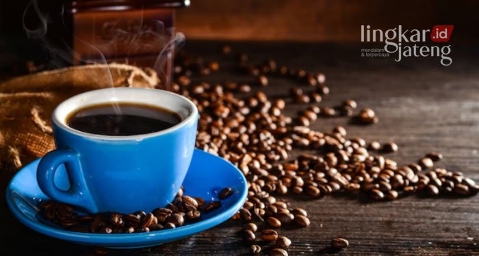 ILUSTRASI: Kopi yang dicampur dengan bahan pengganti gula. (Sumber Gambar: Freepik @onlyyouqj/Lingkarjateng.id)