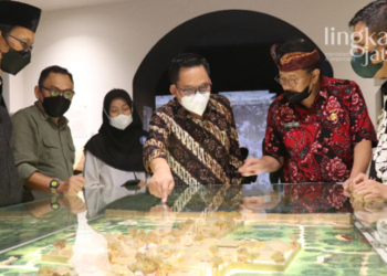 BERDISKUSI: Komisi A DPRD Provinsi Jateng bersama BPAD Provinsi DIY saat berdiskusi kearsipan daerah di Jalan Janti Banguntapan Kabupaten Bantul, Senin (14/3). (Dok. DPRD Jateng/Lingkarjateng.id)