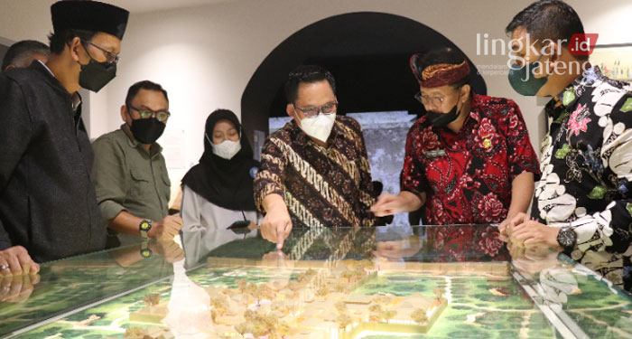 BERDISKUSI: Komisi A DPRD Provinsi Jateng bersama BPAD Provinsi DIY saat berdiskusi kearsipan daerah di Jalan Janti Banguntapan Kabupaten Bantul, Senin (14/3). (Dok. DPRD Jateng/Lingkarjateng.id)