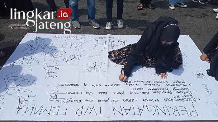 Mahasiswa Demontrasi
