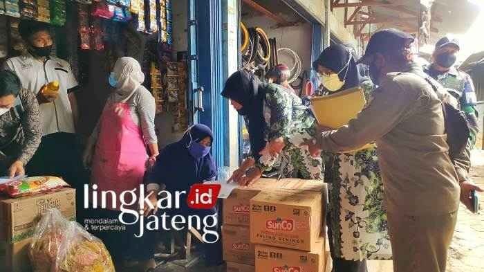 Pedagang Rembang Disidak Jual Minyak Goreng di Atas HET 25 Pedagang Minyak Goreng Disidak