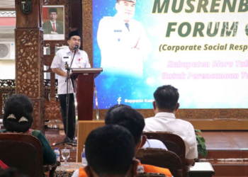 MENYAMPAIKAN: Bupati Blora, Arief Rohman membuka acara Musrenbang CSR, Rabu (23/3). (Istimewa/Lingkarjateng.id)