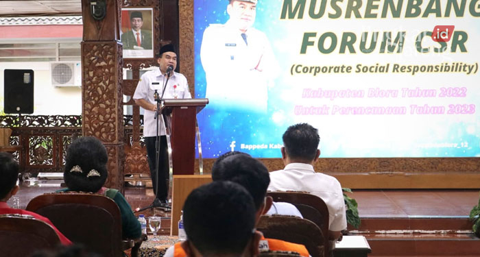 MENYAMPAIKAN: Bupati Blora, Arief Rohman membuka acara Musrenbang CSR, Rabu (23/3). (Istimewa/Lingkarjateng.id)