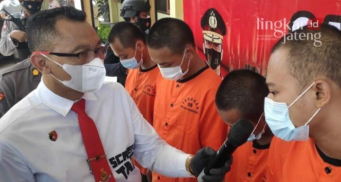 Pesta Miras Berujung Pengeroyokan, 4 Pelaku di Rembang Diamankan 25 Pesta Miras Berujung Pengeroyokan, 4 Pelaku di Rembang Diamankan