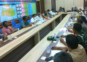 AUDIENSI: Warga RT 05/RW 19 Purwodadi saat melakukan audiensi di aula Mapolres Grobogan, Senin (28/3). (Muhamad Ansori/Lingkarjateng.id)