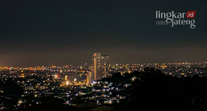 9 Tempat Wisata Hits di Semarang 25 POTRET: Semarang di malam hari. (Dok. Instagram @exploresemarang/Lingkarjateng.id)