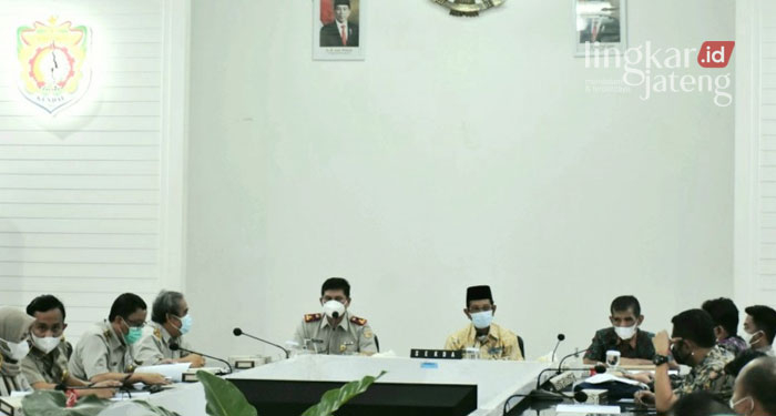 Sukseskan Reforma Agraria, Pemkab Kendal Gelar Rakor 25 RAKOR: Pemerintah Kabupaten (Pemkab) Kendal bersama pegawai Kantor Pertanahan Kendal menggelar Rapat Koordinasi Gugus Tugas Reforma Agraria (GTRA), Selasa (29/3). (Dok. Humas Kendal/Lingkarjateng.id)