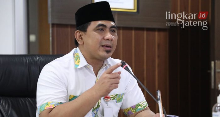 MENJELASKAN: Wakil Gubernur Jawa Tengah, Taj Yasin Maimoen saat memberikan sambutan dalam webinar peringatan Hari TB Sedunia 2022 bertajuk "Invest to end TB, save lives" di Kantor Wagub. (Dok. Humas Jateng/Lingkarjateng.id)
