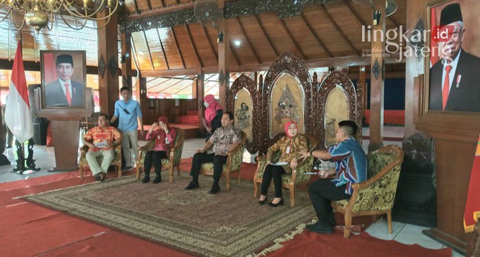 BERDIALOG: Tiga kepala daerah berkomitmen bekerja sama dongkrak pelaku UMKM dan wisata di Pendopo Kabupaten Grobogan, Selasa (15/3). (Muhamad Ansori/Lingkarjateng.id)