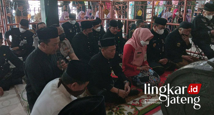 Peringati Hari Jadi Kabupaten Demak, Bupati Esti’anah Nyadran ke Makam Sultan Fatah